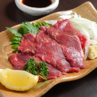 Kumamoto ◆ Horse sashimi of red meat from Kumamoto prefecture
