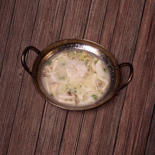 鶏白湯炊ぎょうざ