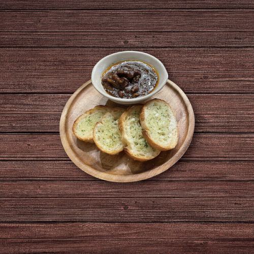 쇠고기 스튜 마늘 토스트 포함