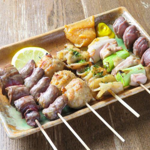 ≪焼き鳥盛り合わせ770円 (税込)≫日曜日はなんと一部の串が半額に！衝撃のクーポンもあり！要チェック☆
