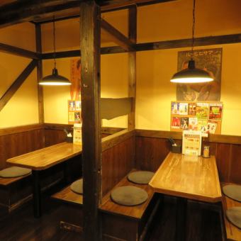 ≪１F席は様々なシーンに合わせたテーブルあり≫