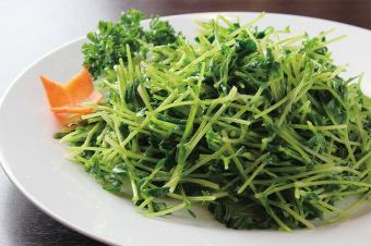 Stir-fried soybean sprouts with salt