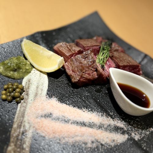 所沢牛の炭火焼きステーキ