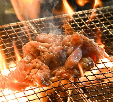 炭火でじっくり焼き上げる自慢の炭火料理
