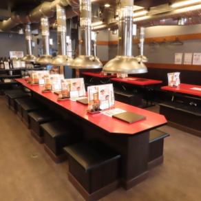 We have counter seats available so that even small groups of 1-2 people can enjoy Yakiniku with ease. We also welcome people who want to have a quick drink after work or those who are dining alone.