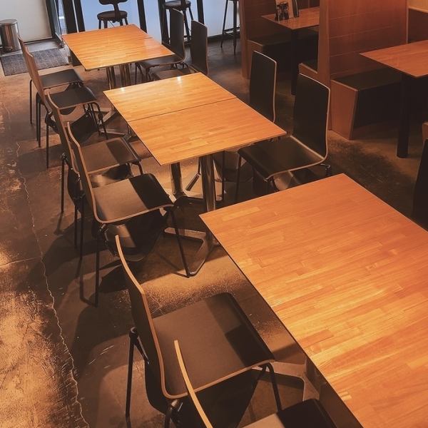 12名様前後のご宴会も参加者の方、まとまってお座りいただくことが可能です