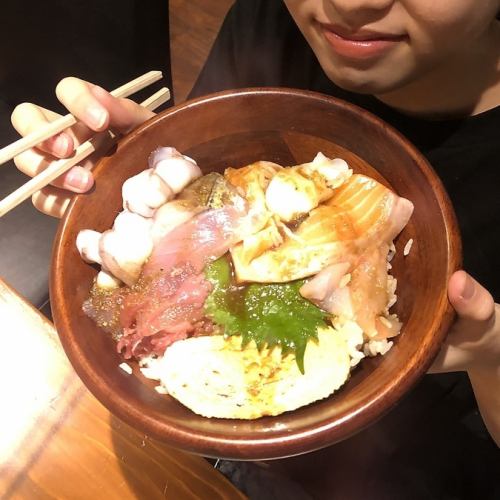 Shifukuno seafood rice bowl