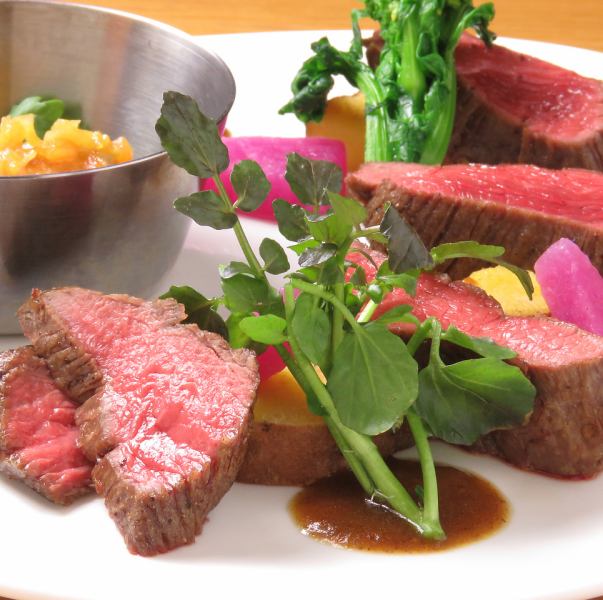 【ディナーは豪華なお肉料理を…】シェフこだわりのお肉料理を多数ご用意しております