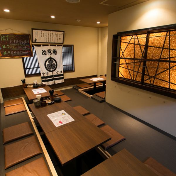 【◆◇様々なシーンでご利用可能♪◇◆】3～4名様でのご利用に最適なボックスタイプの堀コタツ席をご用意しております☆隣のお席と程よい距離感がありますので、カジュアルな接待や記念日のお祝いにも◎ご家族でのお食事やご友人との飲み会など様々なシーンで重宝します♪