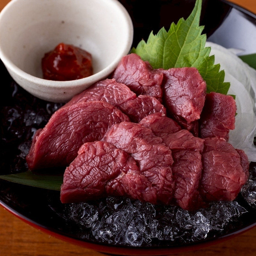 【必食】社長こだわりの馬肉を原価でご提供！産直食材にこだわり