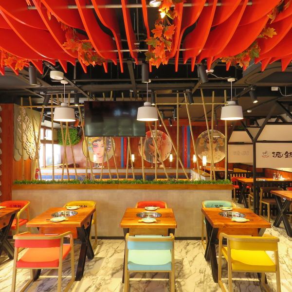 A vibrant interior that gives you a feeling of authentic China ♪ It can be used in a wide variety of situations in the spacious interior! Please use it for dates, families, and after work!