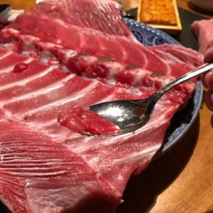 Mahoroba著名的鮪魚中菜120分鐘無限暢飲6,000日圓（4人起）