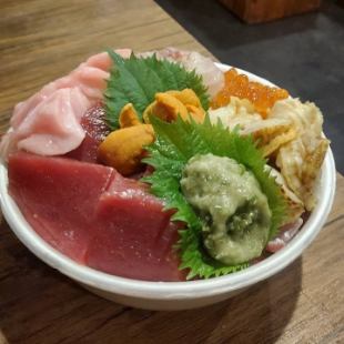 [Super luxurious seafood bowl course] Mahoroba's proud super luxurious seafood bowl + 3 drinks 5,000 yen (2 people or more)