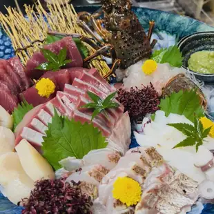 (Another branch) A very popular course featuring a generous serving of sashimi and charcoal-grilled eel!