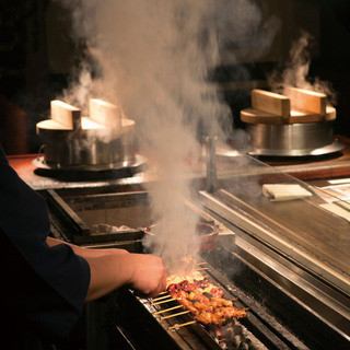 焼き鳥名人が腕を振るう