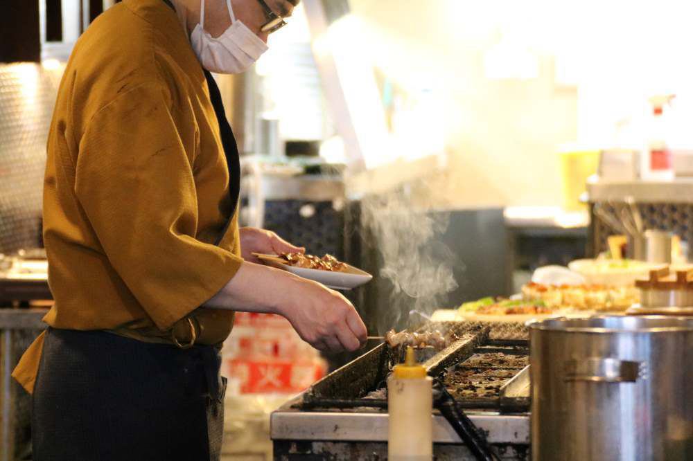 職人焼師が、炭香るうまい焼鳥に仕上げます！！