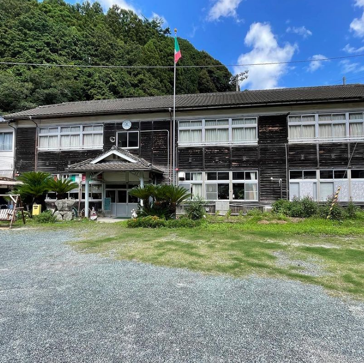 廃校レストランです！子供の頃の懐かしさを感じてください！