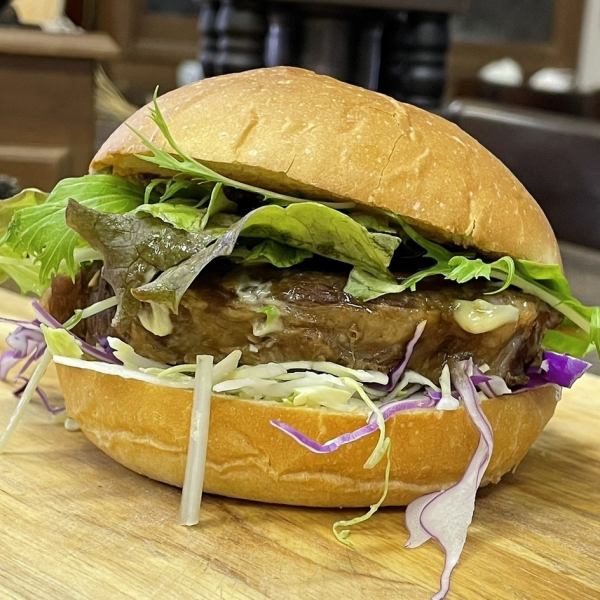 【日土豚ローストの山賊バーガー】