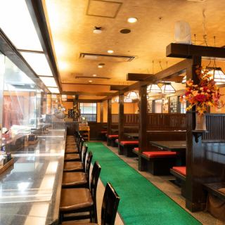 カウンター席が16席ございます。