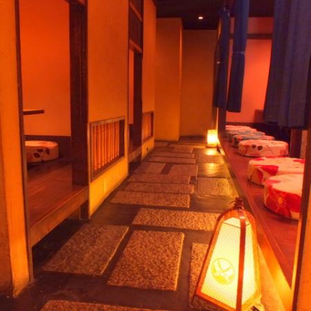There is a private room ♪ Relax in the calm store with about 200 kinds of sake ♪