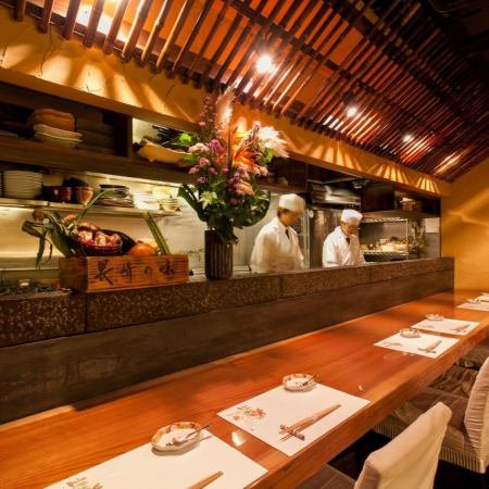 2名様におすめ☆広々カウンター席や個室もご用意しております♪