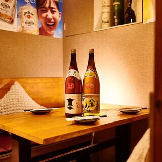 ゆったりとした和風の個室で、特別なひとときを過ごせます。友達や家族と共に、心温まる時間を楽しむには最適な場所です。大人数でも快適に過ごせる設計で、宴会にもおすすめ。美しい日本の内装が、落ち着いた雰囲気を醸し出し、心を癒してくれます♪快適な空間で、素晴らしい思い出を作りましょう！