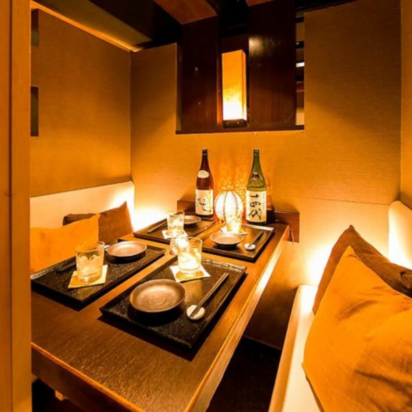 当店は全席個室の和食居酒屋で、プライベート感溢れる空間を提供しています。個室は2名様から最大120名様まで対応可能なので、少人数の食事会から大人数の宴会まで幅広くご利用いただけます。落ち着いた雰囲気の中で、ゆっくりとお食事を楽しむことができ、特別なひとときを演出いたします。