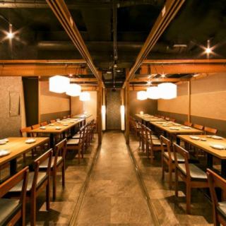 단체님의 연회에도 추천 ◎화의 정취를 느끼는, 호화스러운 개인실에서 극상의 한때를.저희 가게의 일본식 개인실은, 상질의 공간과 요리로 마음을 채워 줍니다.일본의 미의식을 반영한 인테리어와 넓은 자리에 앉아서 일식의 진수를 만끽하세요.