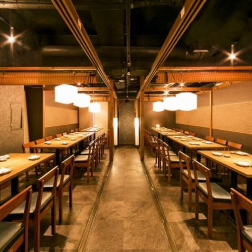 단체님의 연회에도 추천 ◎화의 정취를 느끼는, 호화스러운 개인실에서 극상의 한때를.저희 가게의 일본식 개인실은, 상질의 공간과 요리로 마음을 채워 줍니다.일본의 미의식을 반영한 인테리어와 넓은 자리에 앉아서 일식의 진수를 만끽하세요.