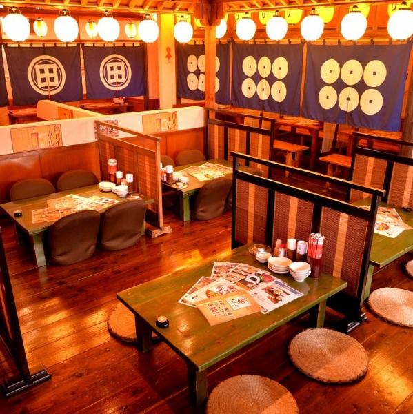 There are also tatami mat seats, so it's safe even with small children ♪ You can eat with confidence because there are partitions!