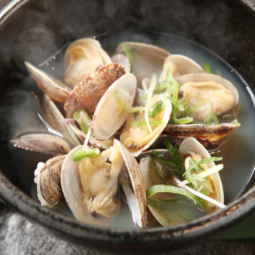 Steamed clams prepared in Mt. Hakkai