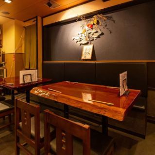 ご家族やご友人との普段のご利用にぴったりな、4名様掛けのテーブル席をご用意。