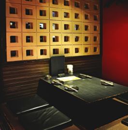 Popular private rooms are also available.The dividers are sturdy, so you can rest assured.