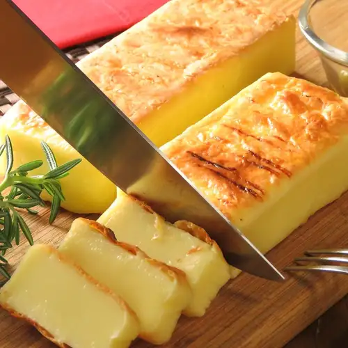 昼飲みのオトモ、箸休めに「ケージョ（焼きチーズ）」