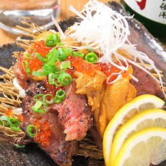 【炭烤牛肉鬆露醬～海膽和鮭魚子～+生魚片3種】等9道菜品+120分鐘無限暢飲套餐5,000日元（含稅）