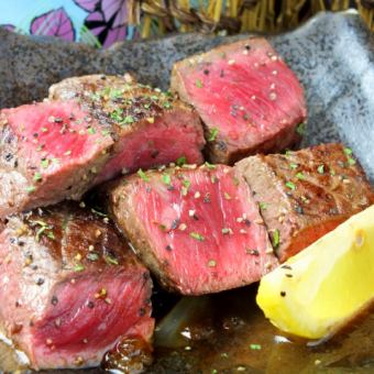 [Charcoal-grilled beef platter with two kinds (cream & sirloin) + three kinds of sashimi] etc. 8 dishes + 120 minutes all-you-can-drink course 6,500 yen (tax included)