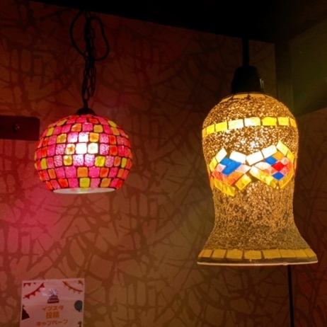 【사진 빛나는 ◎】 귀여운 아시아 램프가 마중 ♪ 각 테이블에 있습니다!