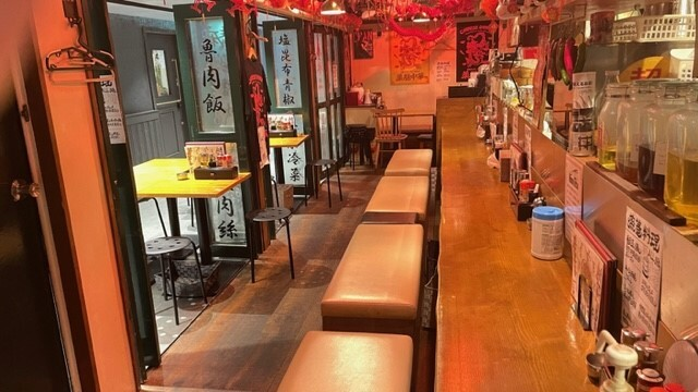 We have counter seats that you can feel free to use and table seats that are perfect for groups ♪ Please use it for quick drinks, girls' night out, various banquets, etc.! We are open until 4 a.m., so you can enjoy it until late at night. Masu★