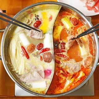 [Banquet at a local Chinese restaurant] Relax for 3 hours♪ Pork shabu-shabu medicinal hotpot course with two types of soup ◆ 3,500 yen