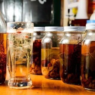 当店は薬膳コーディネーターが作る薬膳酒が自慢！