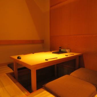 There are 4 seats x 2 and 2 seats x 1 on the second floor.It can be used as a private room for up to 2 to 12 people.It is a digging kotatsu.