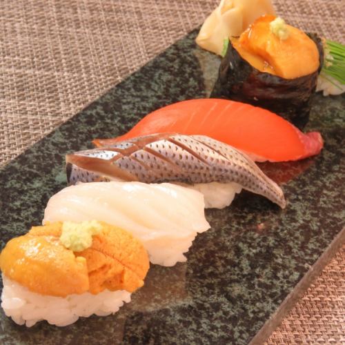 Recommended nigiri nigiri sushi starting at 165 yen