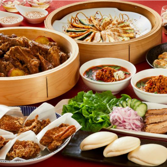 ブッフェスタイルの季節の食材を使った料理展開をご用意◎