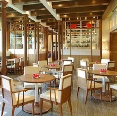 当店では12名様～40名様までご利用可能な個室もご用意しておりますので、気兼ねなくお食事をお楽しみいただくこともできます◎アジアンリゾート気分が味わえるお洒落な空間で、心地よいひとときをお過ごしくださいませ。