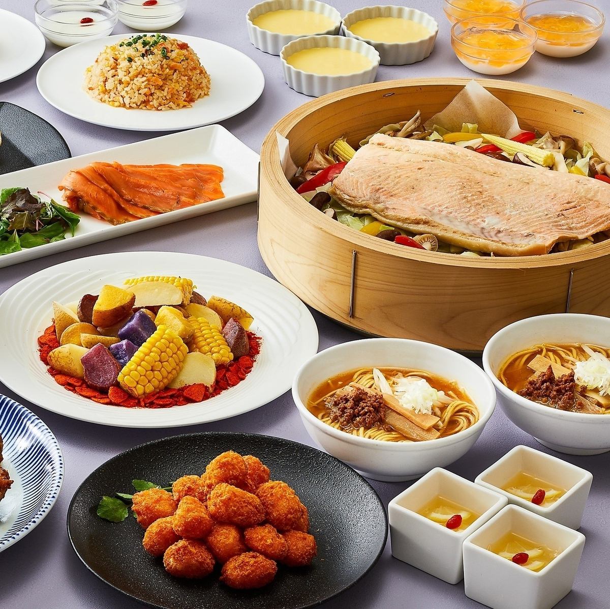 約50種の中華料理やスイーツをブッフェスタイルで楽しめます♪種類豊富な中国茶も◎