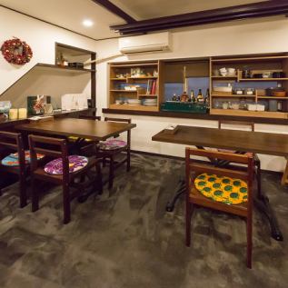 テーブル席から見える景色は、誕生日や記念日など、大切な日を祝うのに最適です。大切な人と過ごす、かけがえのない瞬間をお楽しみください。