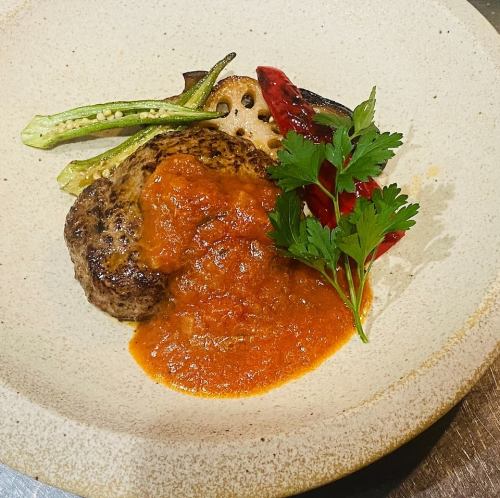 手作りハンバーグと焼き野菜を添えて