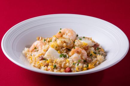 ランチタイム【ぐるナイメニュー】XO海鮮炒飯＋点心4種盛り合わせ＋杏仁豆腐・コーヒー付