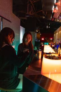 Stylish counter.Please enjoy chatting with our staff at the counter with a nice atmosphere.