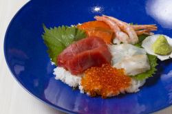 Bowl of rice topped with sashimi